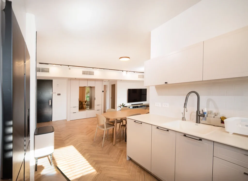 צילום פנים מקצועי לדירה למכירה בהרצליה