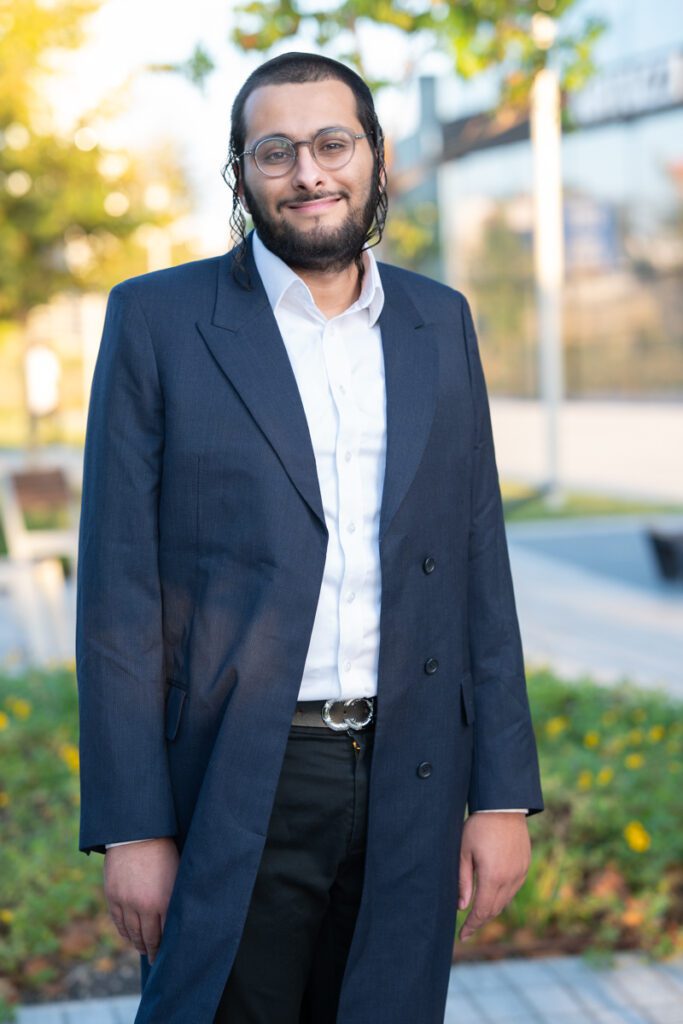 צילום שידוכים בבני ברק לבחור ישיבה, פורטרט טבעי ומחמיא.