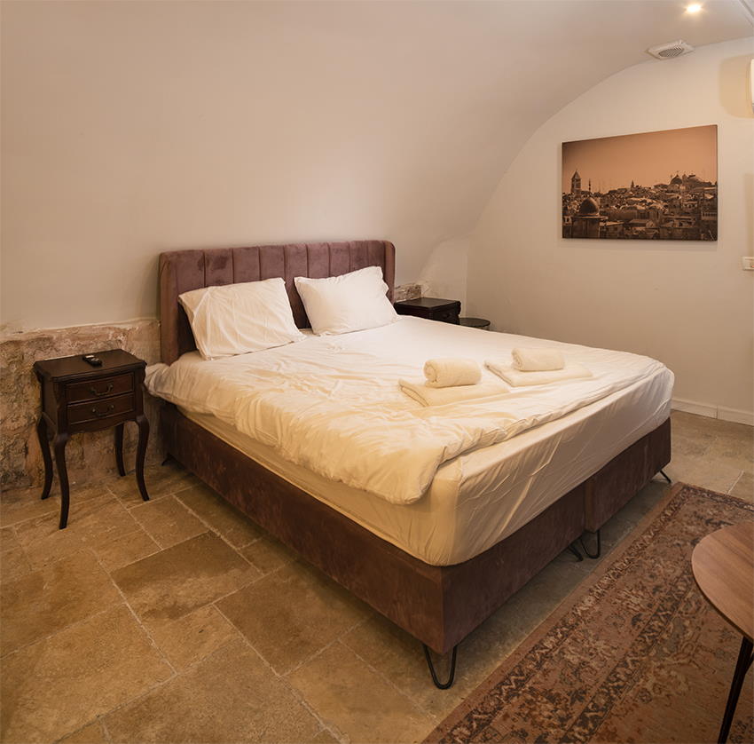 חדר שינה במלון ירושלמי