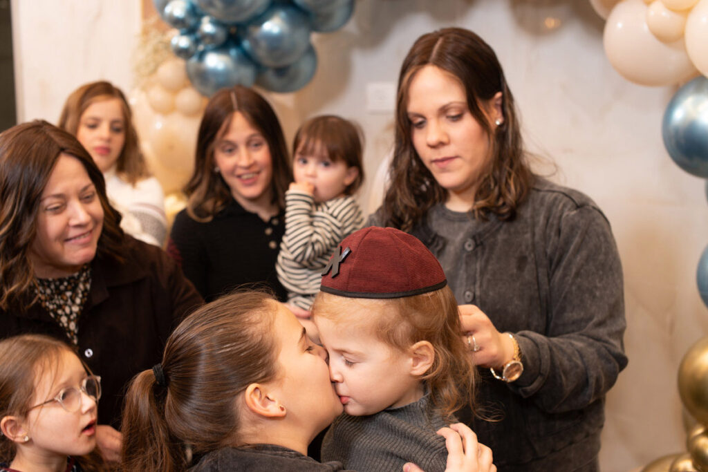 צילום משפחתי באירוע חלאקה בבני ברק