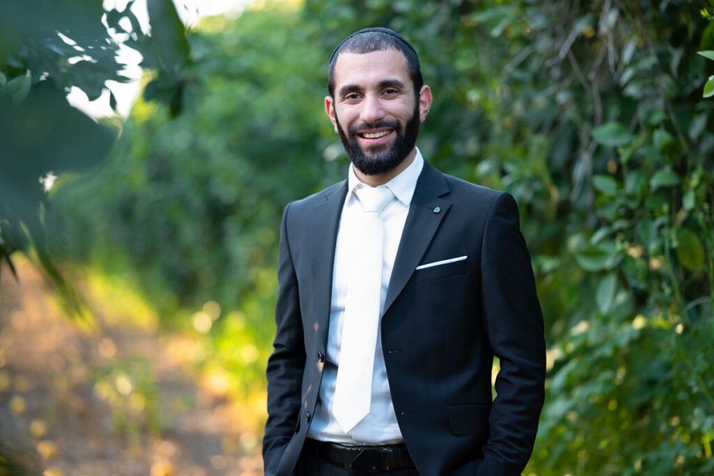 צילום חתונה דתית - חתן דתי מחייך