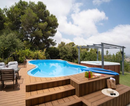 צילום בריכה פרטית עם ג'קוזי בדירת נופש בכפר ורדים