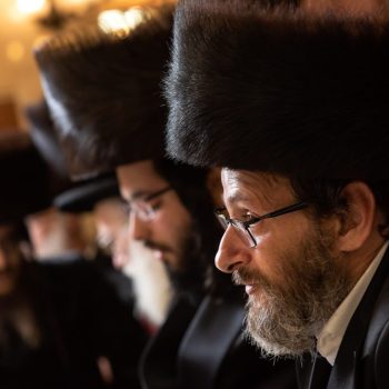 התרגשות ושמחה של החתן עם החברים והמשפחה