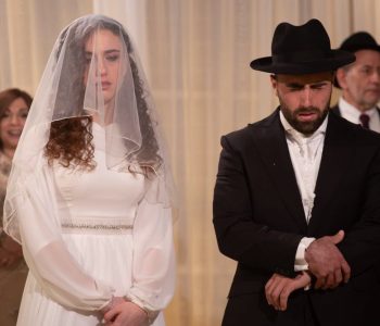 חתן וכלה בחופה
