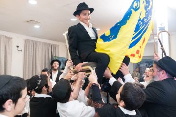 צילום בר מצווה בכפר חב"ד: תיעוד אותנטי של שמחה חב"דית אמיתית