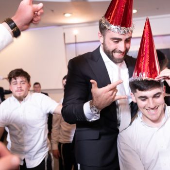החתן בשמחת הריקודים