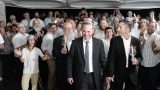 חיוכים ושמחה בדרך לכיסא הכלה.. מזל טוב:)