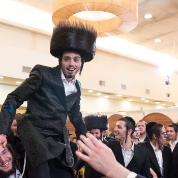 צילום החתן המאושר רוקד ברחבה